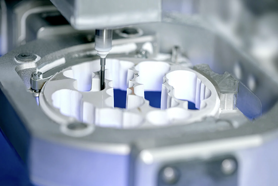 Dal digitale alla materia: il ruolo dei centri di fresaggio dentale e di produzione CAD/CAM