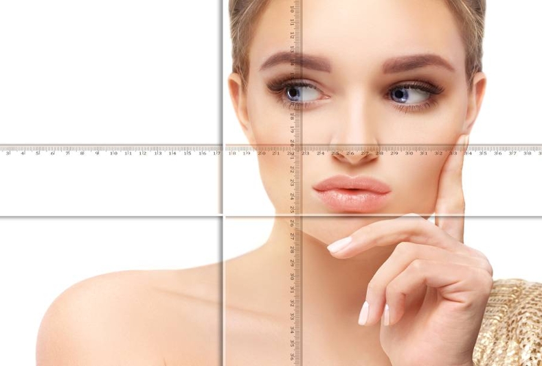 Ragazza con righelli per proporzioni volto