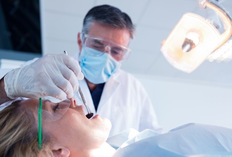 dentista con paziente
