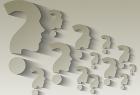 profilo di volti e punti interrogativi