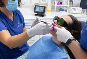 Laser odontoiatrici Medency: soluzioni rapide, sicure e certificate utilizzo del laser odontoiatrico Medency su paziente