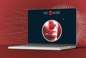 Computer con logo neowise