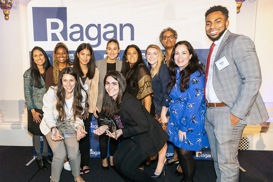 Henry Schein ottiene un doppio riconoscimento ai Ragan’s 2023 CSR e Diversity Awards Gruppo di Henry Schein che ottiene un doppio riconoscimento ai Ragan’s 2023 CSR e Diversity Awards