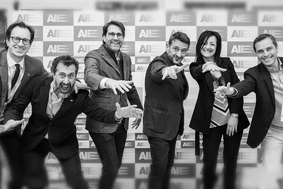 1° Congresso Internazionale – XXXII Congresso Nazionale AIE 22-24 febbraio, Bologna associati AIE in posa