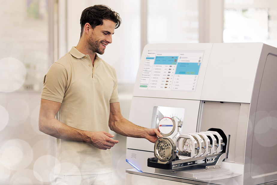 professionista utilizza Ceramil Matron