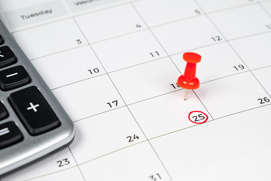 Adempimenti e scadenze fiscali del mese di giugno calendario con calcolatrice