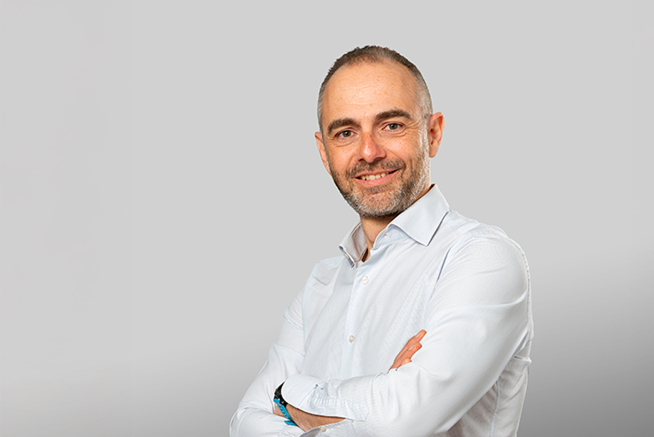 La stabilità dei tessuti, requisito fondamentale del successo implantare Dr. Sergio Salina