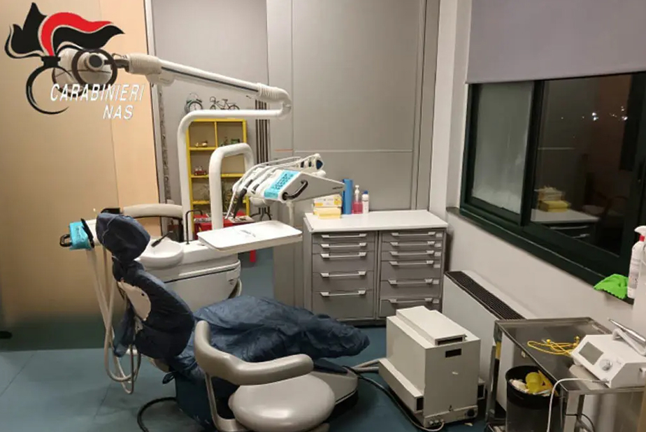 Sequestrato studio odontoiatrico abusivo in Calabria, trovati farmaci scaduti Studio abusivo sequestrato in Calabria