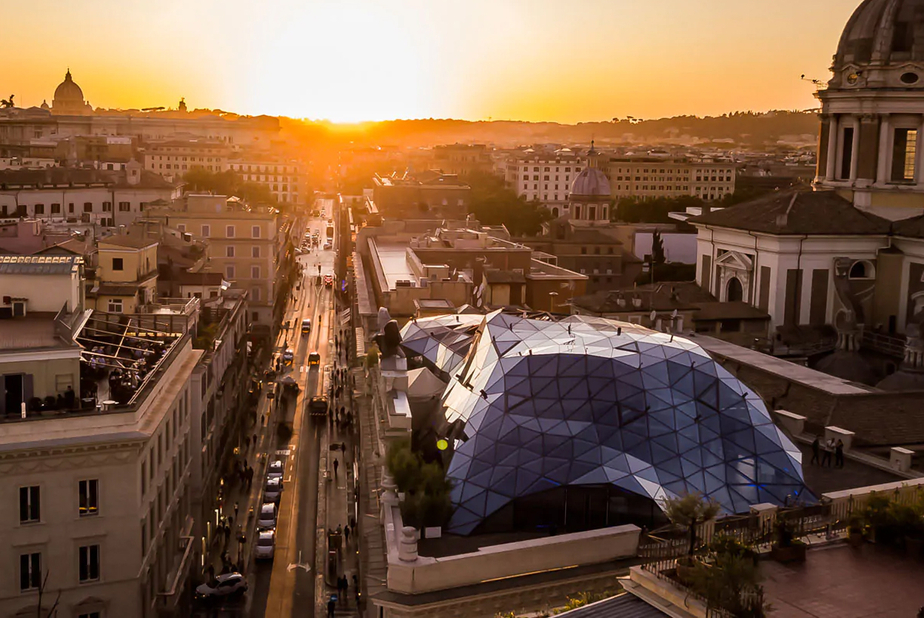 Industria dentale: vola l'export con il 70% del fatturato. Roma capitale della normazione per operatori della salute Lanterna di Fuksas a Roma con tramonto